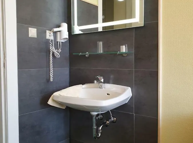 潘森费舍尔库达姆酒店 3*